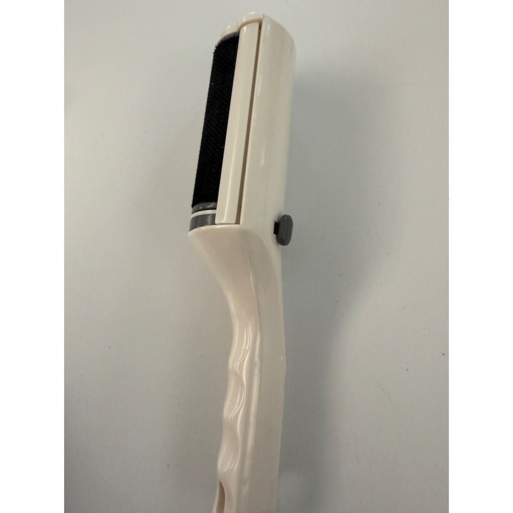 Vintage Style Reusable Lint Brush Pet Hair Remover Rotating Head Off White - Picture 3 of 4
